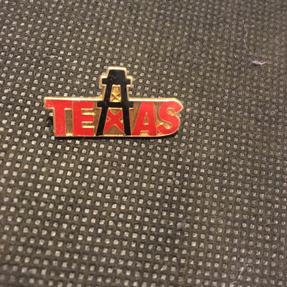Texas Oil Rig Straight Back Pin